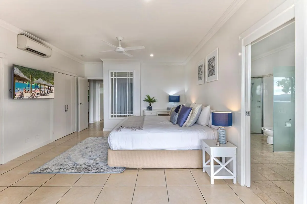 Blue Water Views 17 - Free Buggy Included! Apartment Hamilton Island
