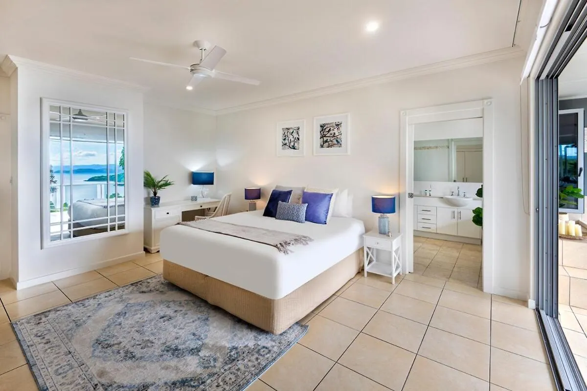 Blue Water Views 17 - Free Buggy Included! Apartment Hamilton Island